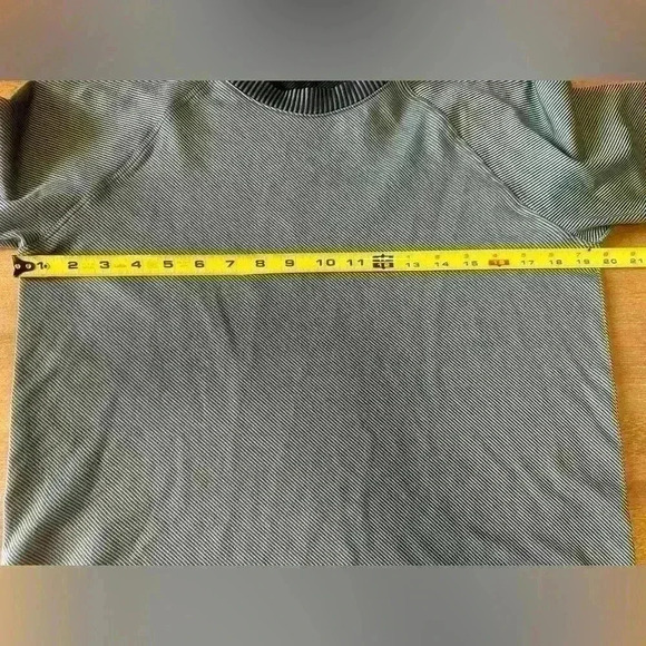 Lululemon crew neck - Picture 5 of 8